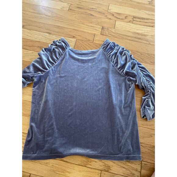 Susan Graver womens plus grey velvet scrunched 3/4 sleeve scoop neck top size 1x - Picture 8 of 8